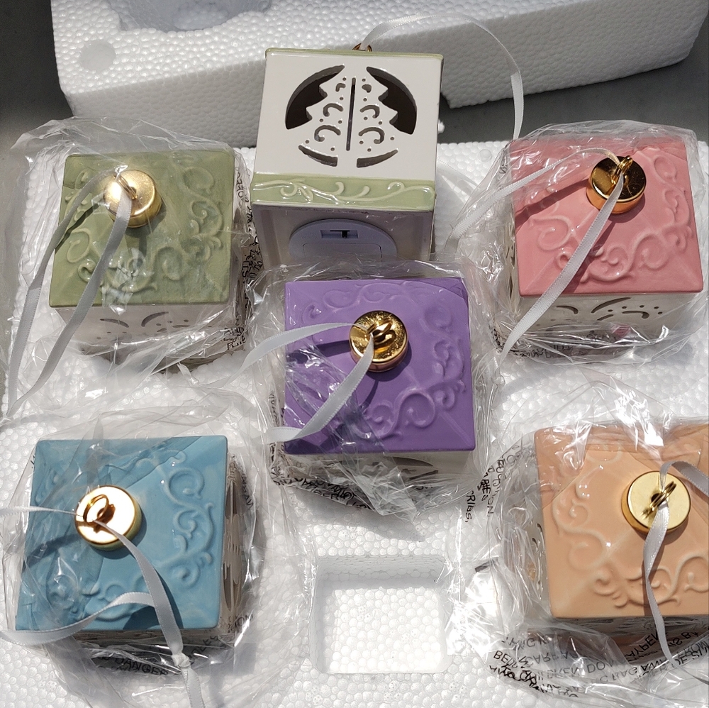 5 brand new Battery powered Christmas ornaments